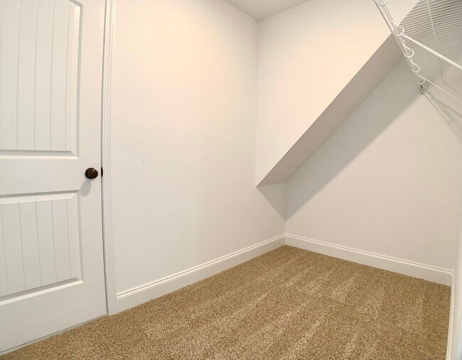 Building Photo - 733 Banister Dr