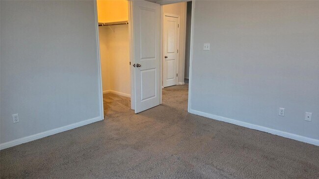 Building Photo - 209 Winding Hollow Ln