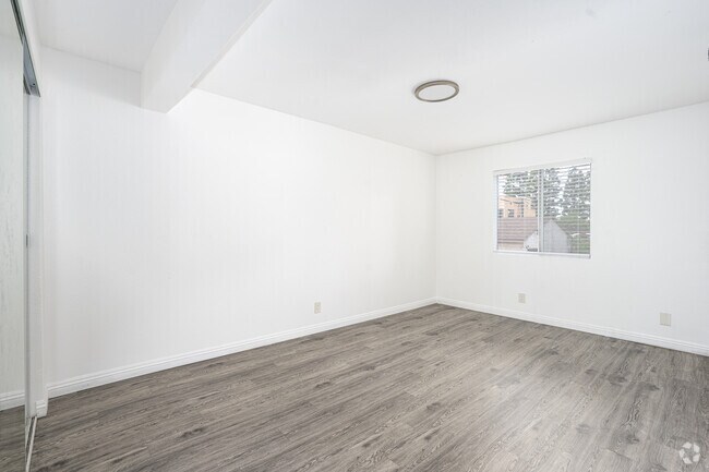 2BR, 1BA - 675SF - Primary Bedroom - 1626 Palo Alto St
