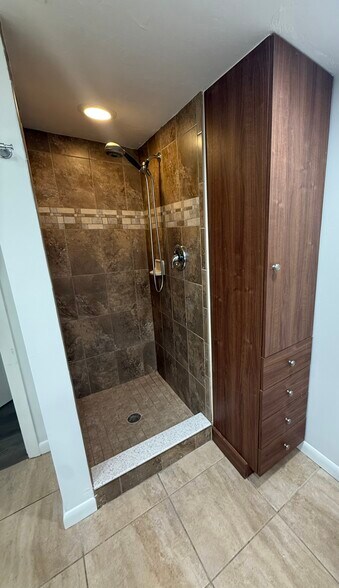 Primary Walk-in Shower - 1840 Maple Ave