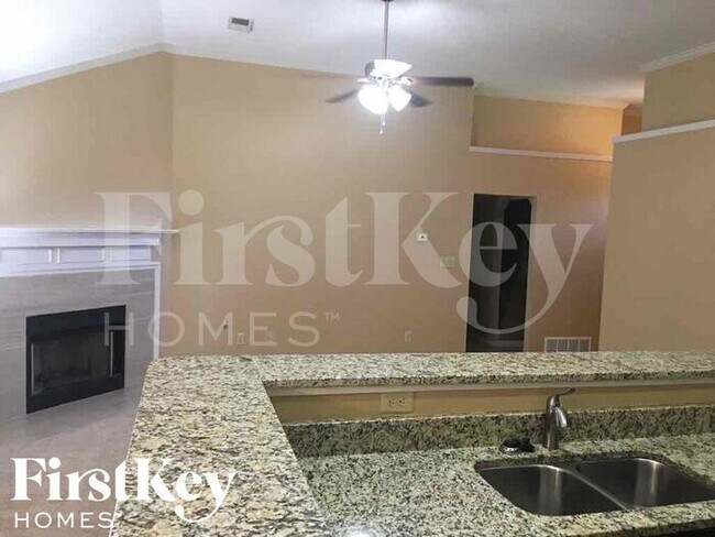Building Photo - 4143 Ravenwood Dr N