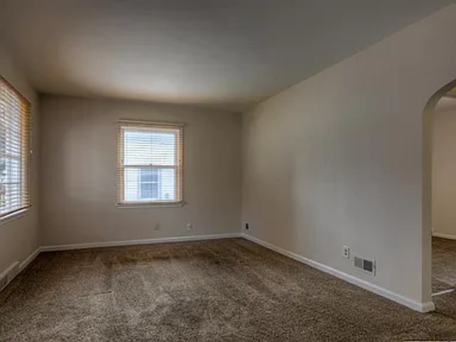 Building Photo - 6843 Leavenworth St