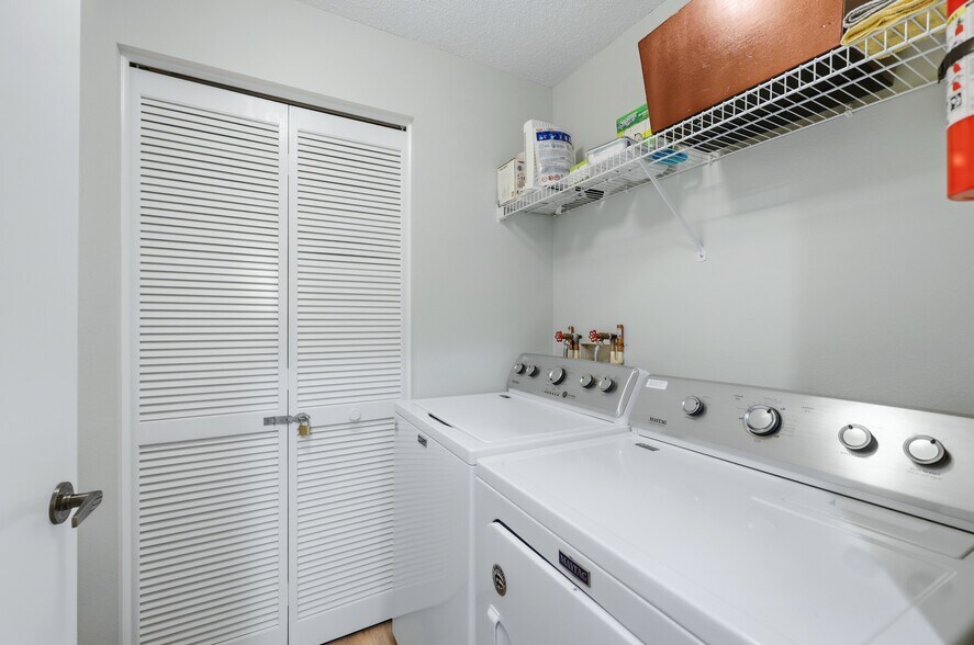 Building Photo - 8951 Veranda Way