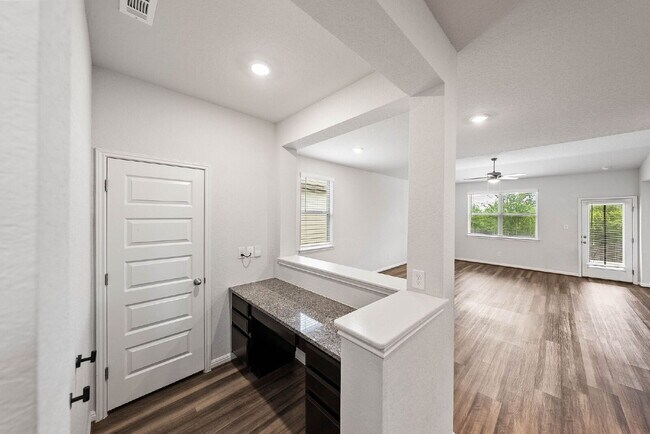 Building Photo - Greenbelt, Second En Suite, Media and Game...