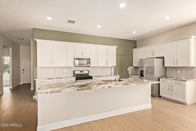 Building Photo - 15612 W Smoketree Dr