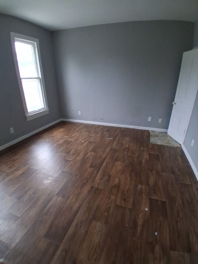Building Photo - 512 Fairholm Ave
