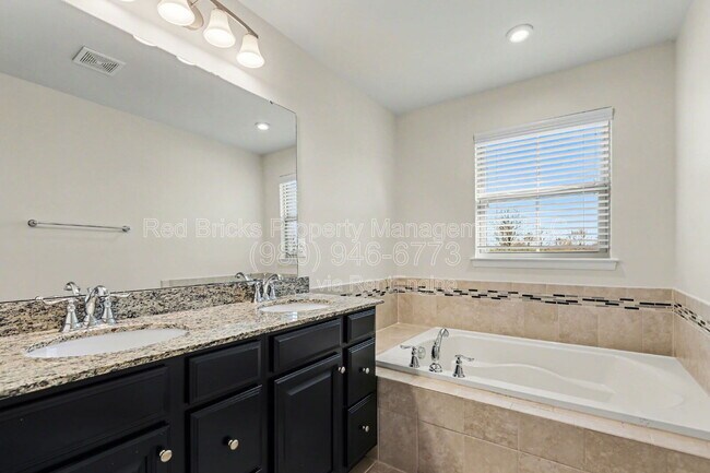 Building Photo - 11007 Discovery Dr NW