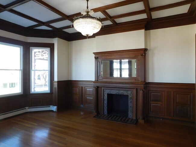 Building Photo - 682 Rock St