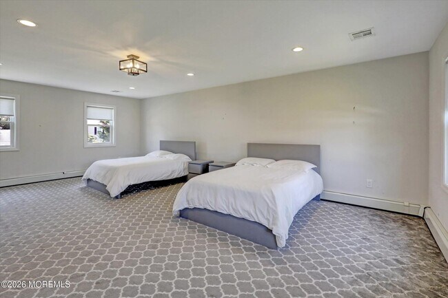 Building Photo - 265 Norgrove Ave