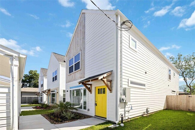 Building Photo - 8016 Willow St