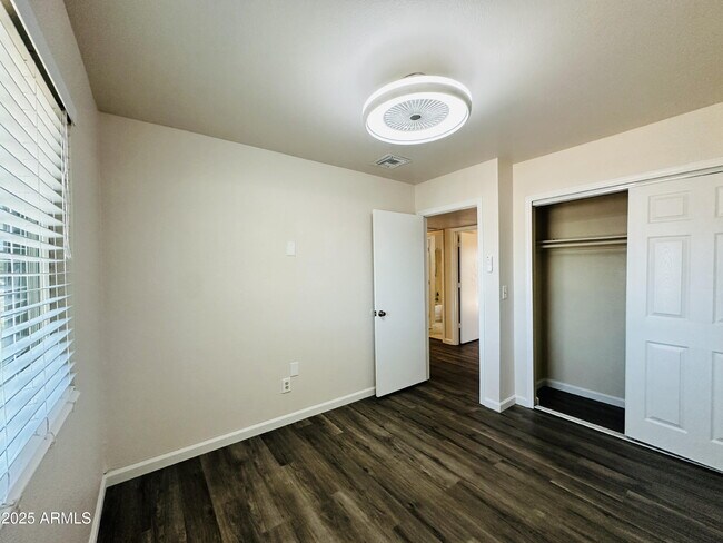 Building Photo - 1803 N Cheri Lynn Dr