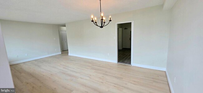 Building Photo - 3705 S George Mason Dr