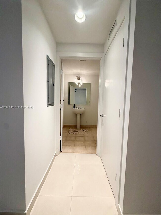 Building Photo - 1050 Brickell Ave
