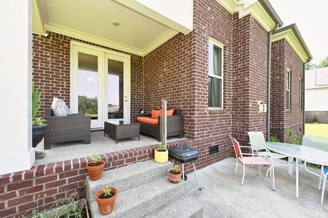 Building Photo - **2019-BUILT EXECUTIVE HOME IN A CUL-DE-SA...