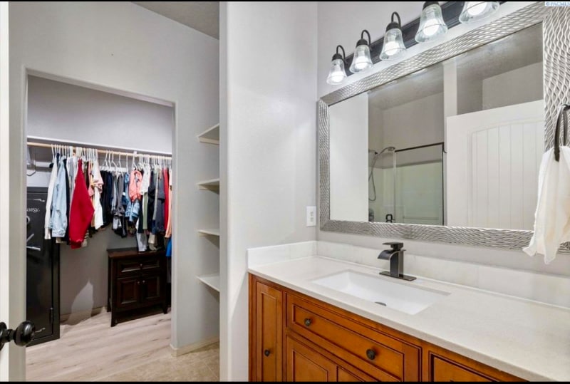 Building Photo - 4215 W 2nd Ave