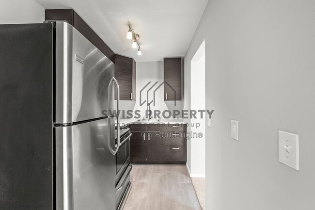 Building Photo - 1155 Edgehill Rd