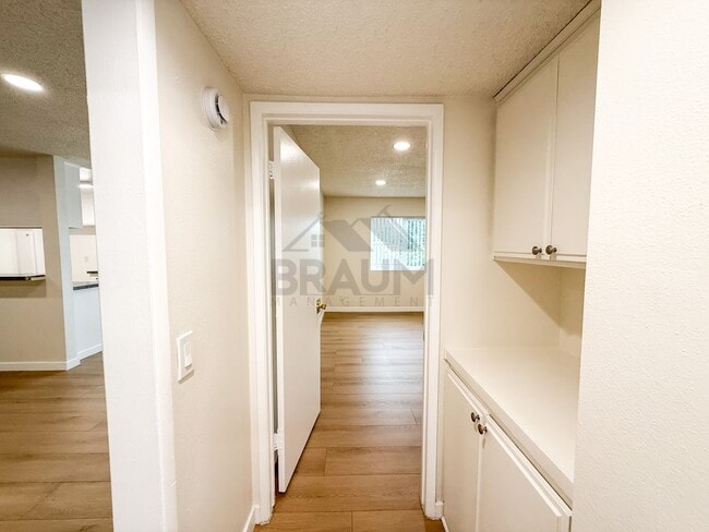 Building Photo - 13347 Victory Blvd