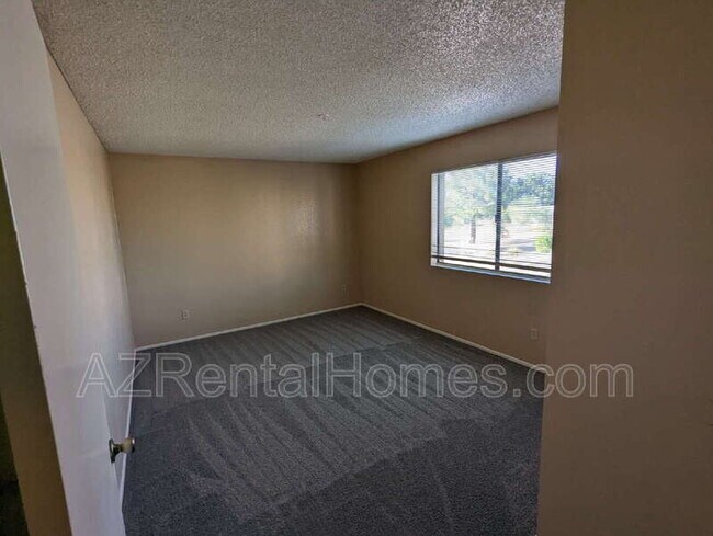 Building Photo - 8155 E Roosevelt St