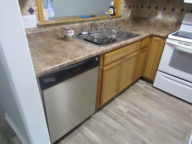 Building Photo - 2BD/1.5BA Townhouse in Foxborough – Availa...