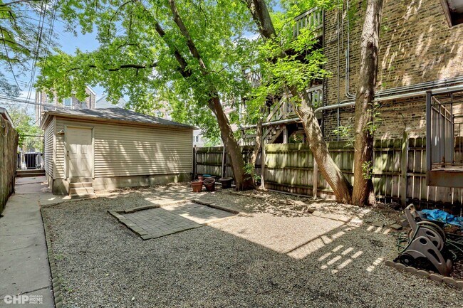 Building Photo - 1820 N Paulina St