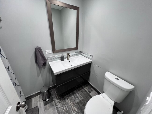 Building Photo - 2330 N Lockwood Ave