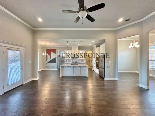 Building Photo - Stunning 3 Bed 2 Bath in South Tyler!