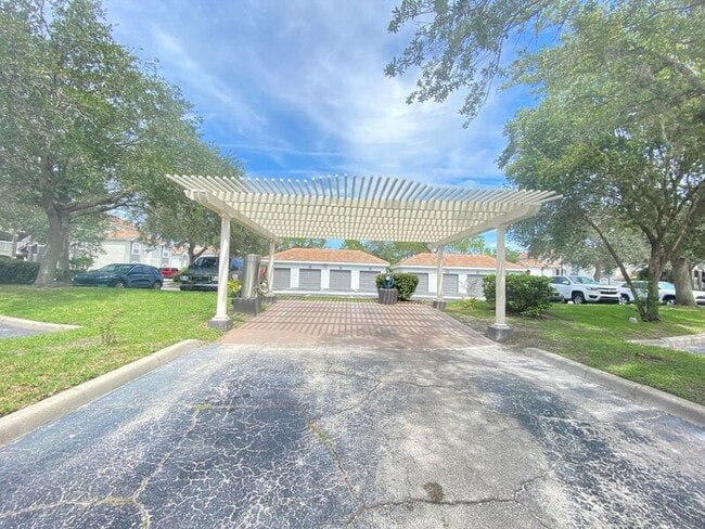 Building Photo - 13917 Fairway Island Dr