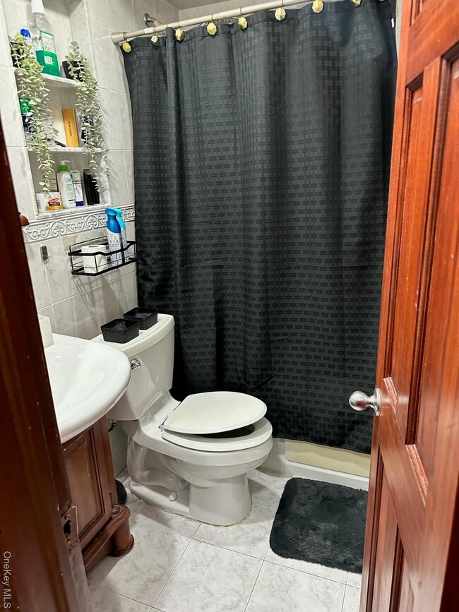 Building Photo - 2576 Parkview Pl