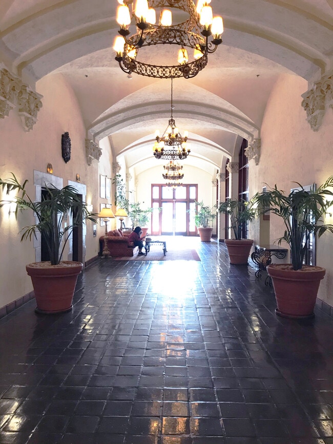 Entrance - 702 Ash St