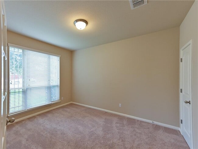 Building Photo - 100 Lake Mineral Wells Dr