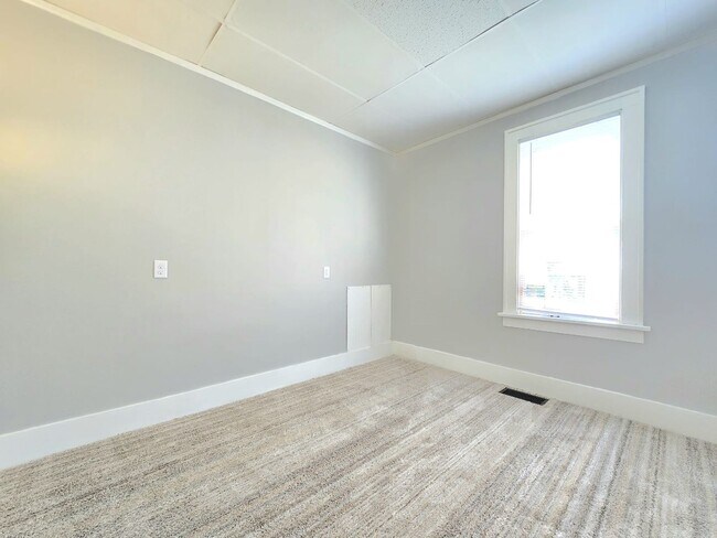 Building Photo - 802 S 27th St