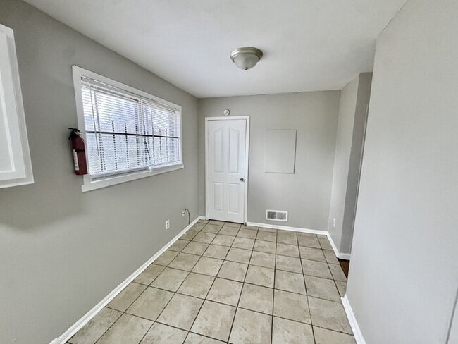 Building Photo - 735 Ledbetter Ave