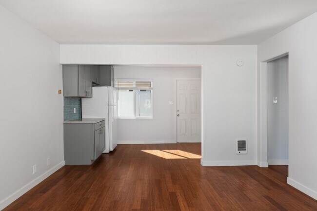 Building Photo - 306-308 Elm Ave