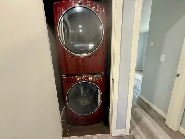 Building Photo - Northgate Townhome