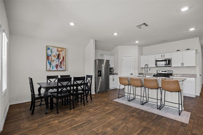 Building Photo - 325 Granary Dr