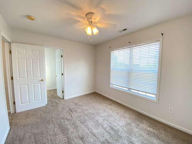 Building Photo - 346 Cresthaven Dr