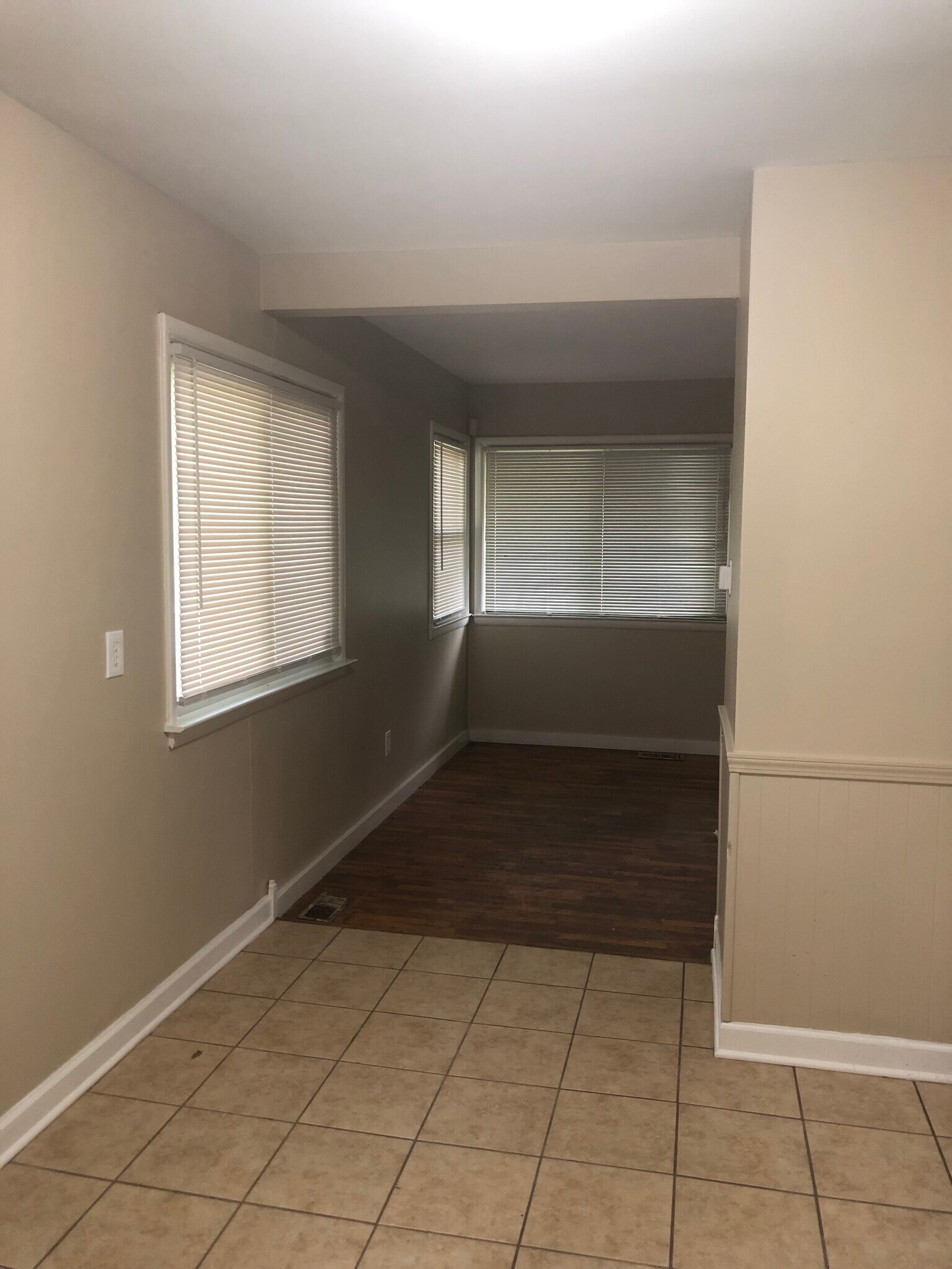 Building Photo - 3702 Ivanhoe Ave