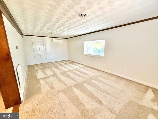 Building Photo - 6219 Yellowstone Dr