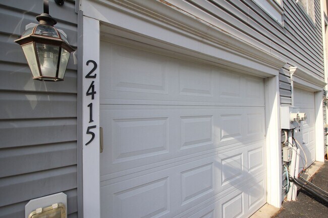 Building Photo - Updated 3/2.5 Townhome w/1 car garage