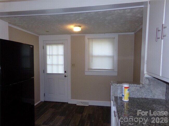 Building Photo - 729 Spruce St