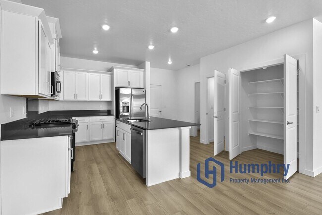 Building Photo - Brand New Home in Desirable Eagle