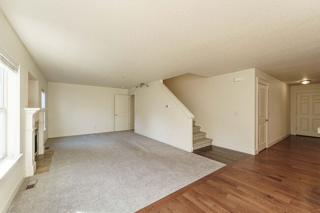 Building Photo - $1000 OFF MOVE IN SPECIAL - 4 Bedroom 2.5 ...