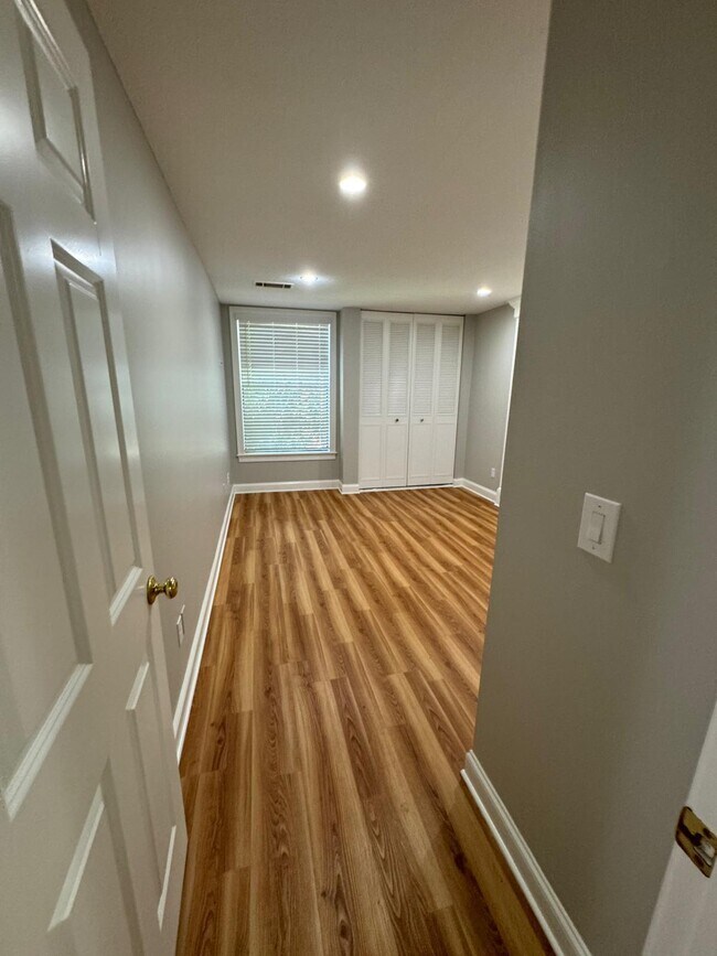 Building Photo - 38K Shrewsbury Green Dr