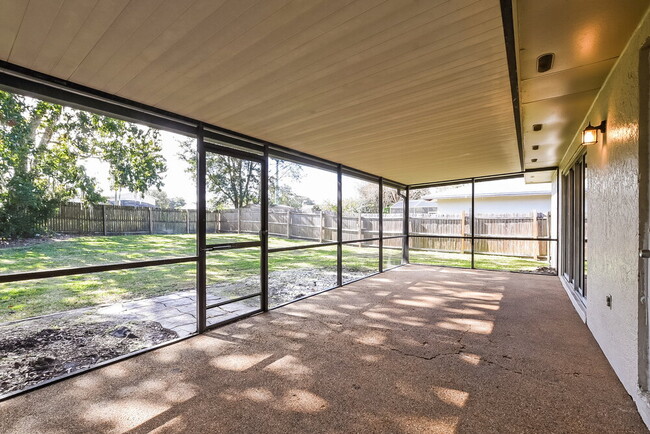 Building Photo - 948 March Hare Ct