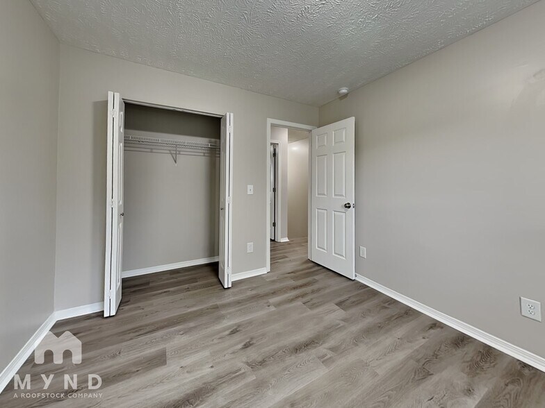 Building Photo - 2838 Creekbend Dr