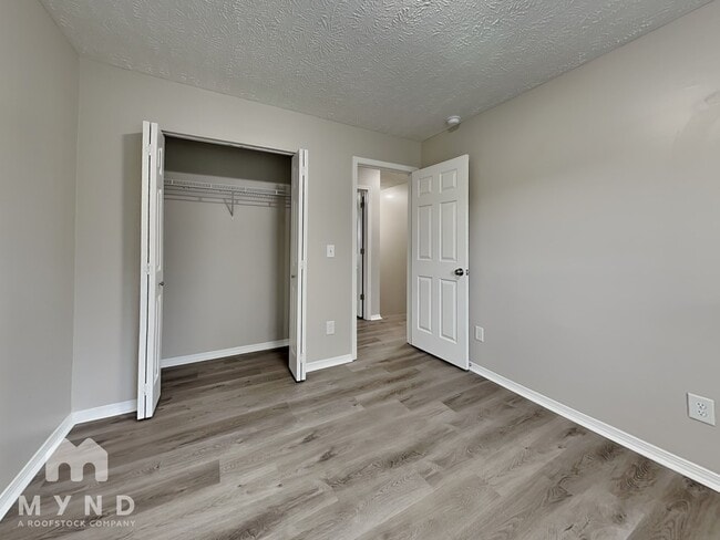 Building Photo - 2838 Creekbend Dr