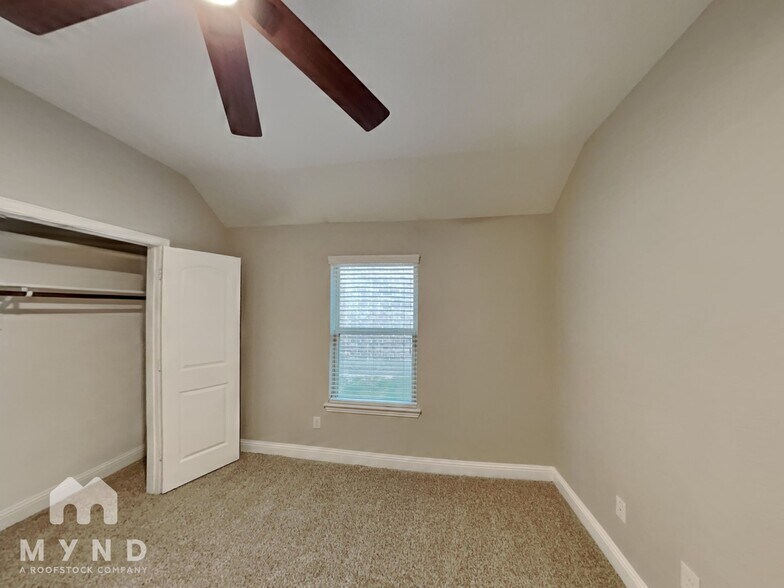 Building Photo - 405 Bentley Dr