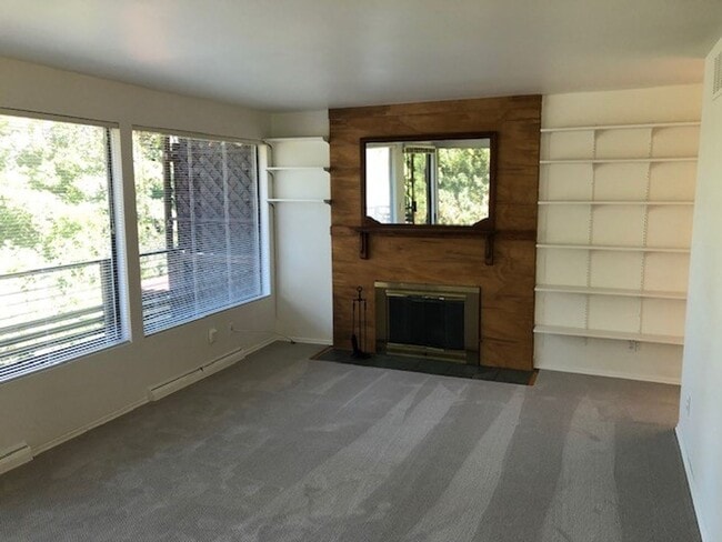 Building Photo - North Queen Anne Duplex