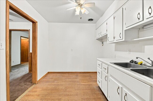 Building Photo - 5420 N Sadlier Dr