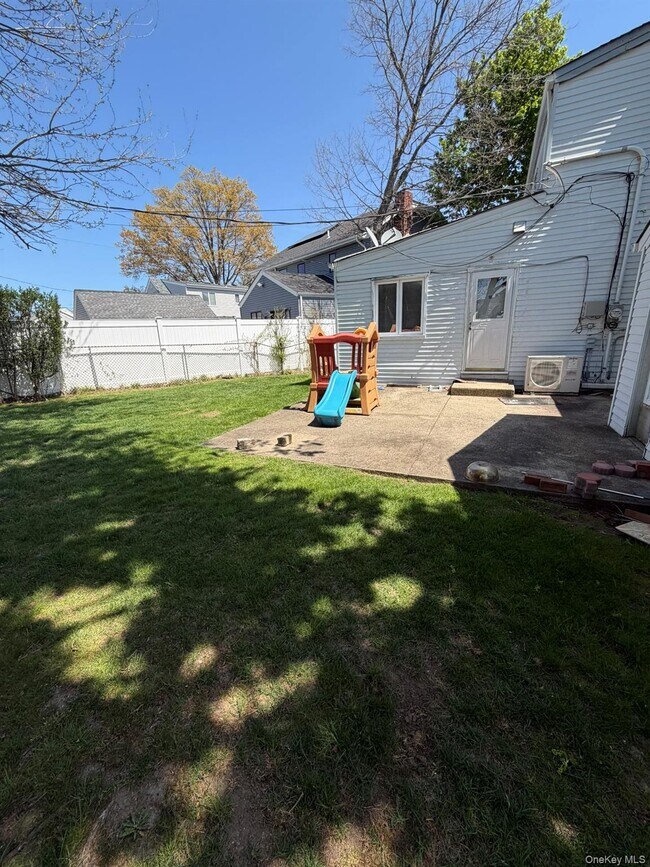 Building Photo - 42 Rhodes Dr